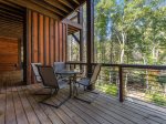 Stone Creek Lodge: Lower-Level Deck Seating